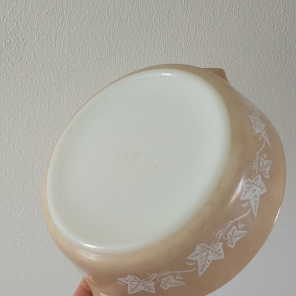 2 Vintage Pyrex Dishes Blue Pyrex Tan Pyrex - Picture 12 of 16